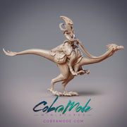 Dinovian Merchant Vae'lira, Dinosaur Folk Traveller - CobraMode | Miniature | Wargaming | Roleplaying Games | 32mm | 54mm