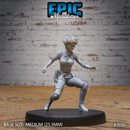 Rogue Novice Female - Epic Miniatures | 28mm | 32mm | Demonic Guild | Assassin | Bandit | Thief